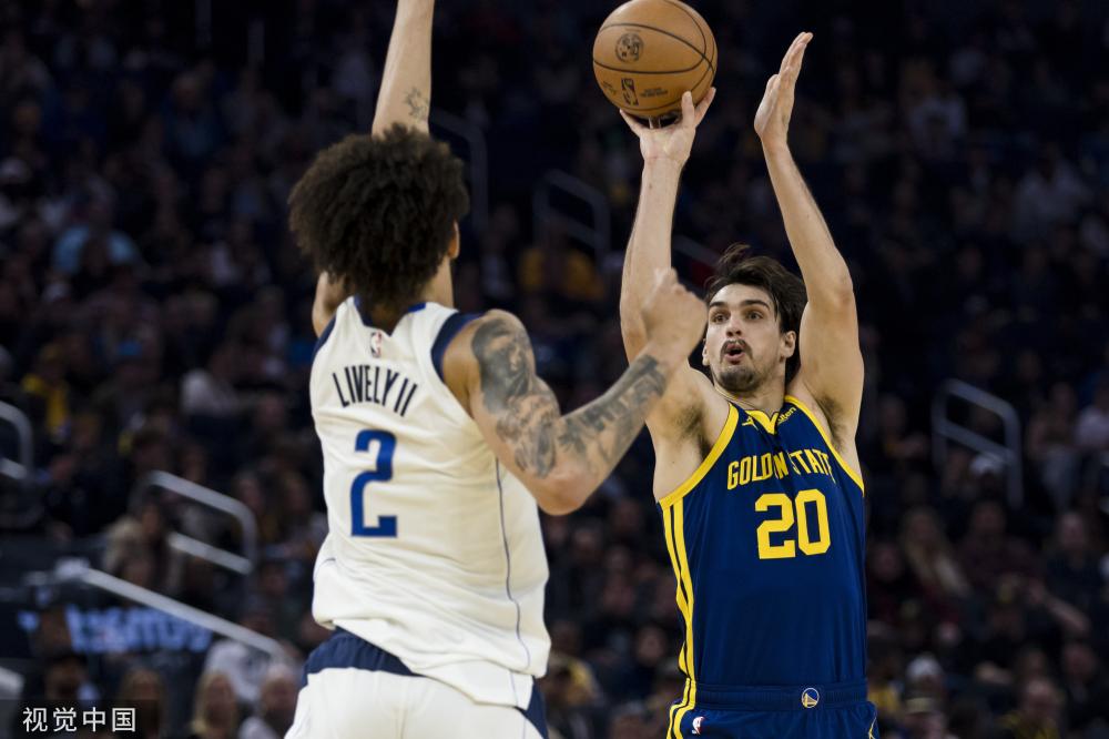 一名年轻球 一名年轻球